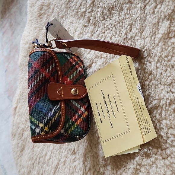 🎉HOST PICK!!🎉 NWT Dooney & Bourke Tartan Plaid Leather Flap Wristlet Wallet ❤️ - Picture 12 of 15